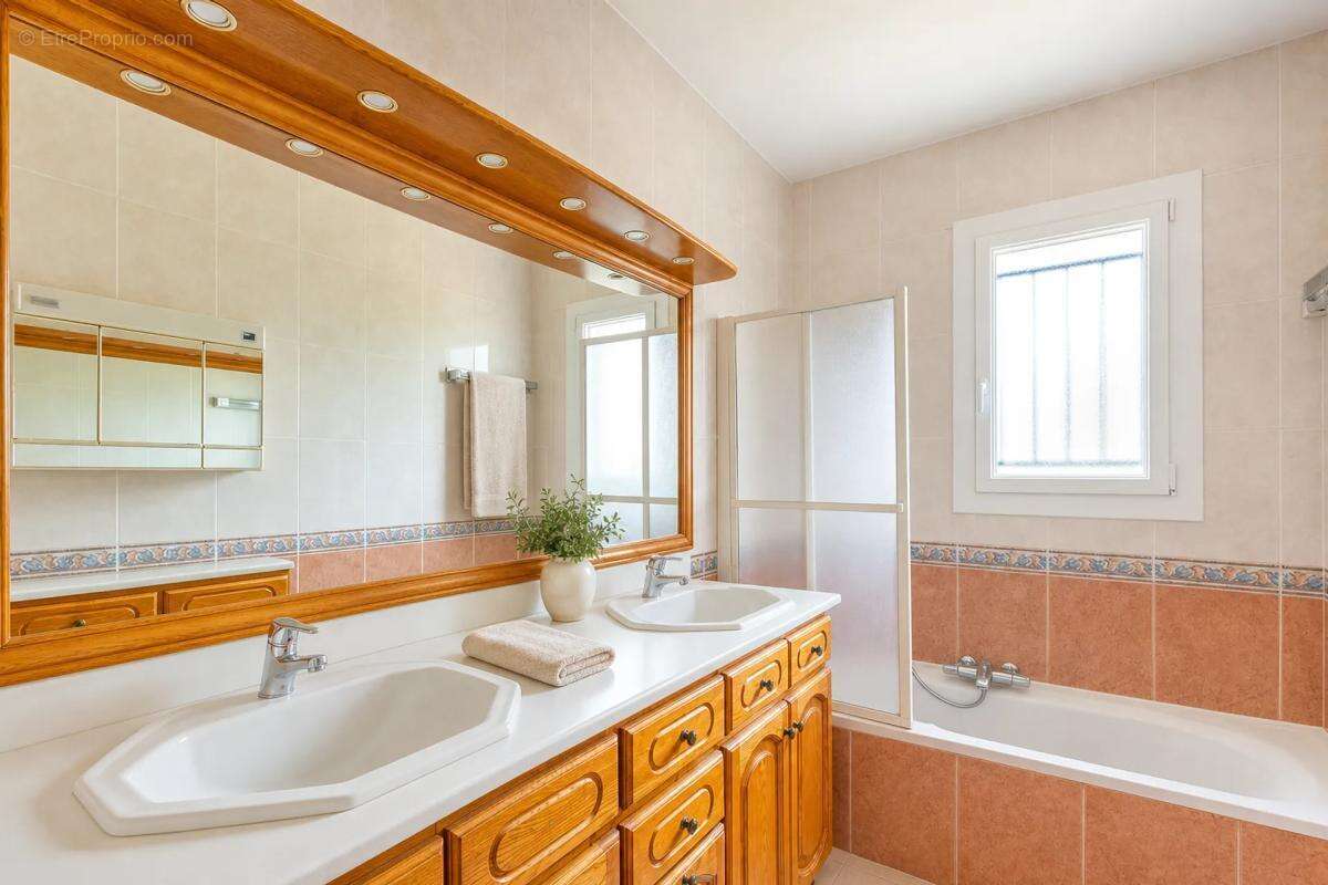 Maison de 7 pièces de 275 m² à Mions - photo 13