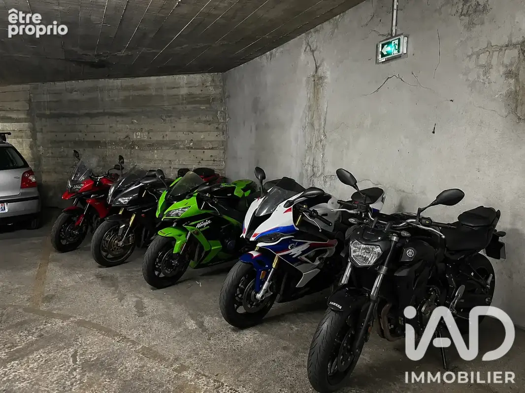 Photo 1 - Parking à PARIS-15E