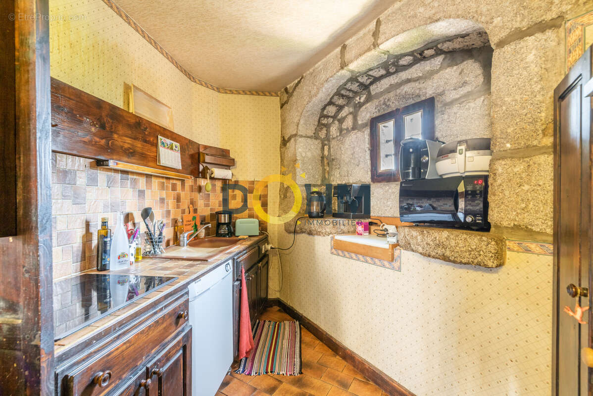 Maison en pierre 215m2 avec dépendances - photo 8