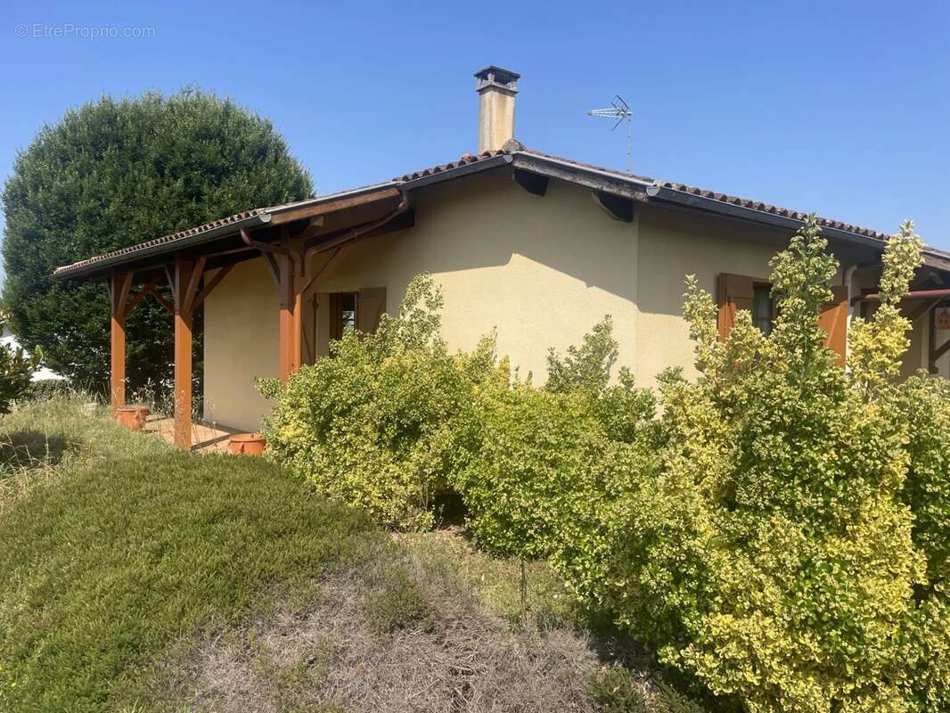 MAISON de plain-pied avec garage et jardin. - photo 10