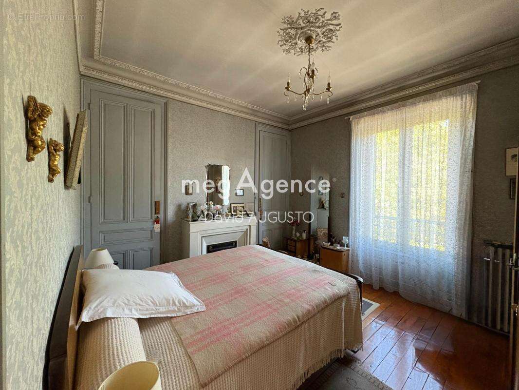 Maison à TASSIN-LA-DEMI-LUNE