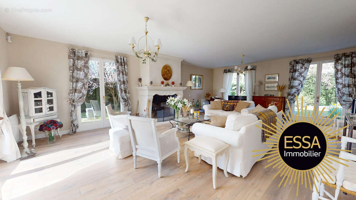 Maison à SAINT-NOM-LA-BRETECHE