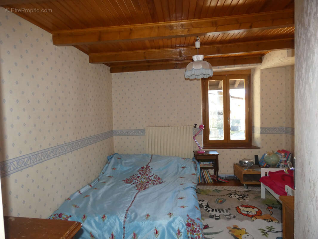 À Aranc, grande maison à vendre avec AGENCE IMMOBILIÈRE COLIN - photo 7