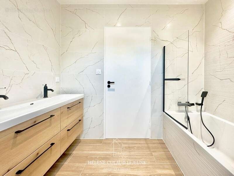 Maison à LOCQUELTAS