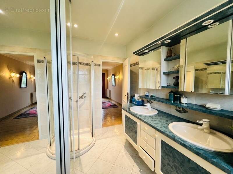 Maison 153m² - 5 chambres -sous sol - Jardin - Châtellerault - photo 5
