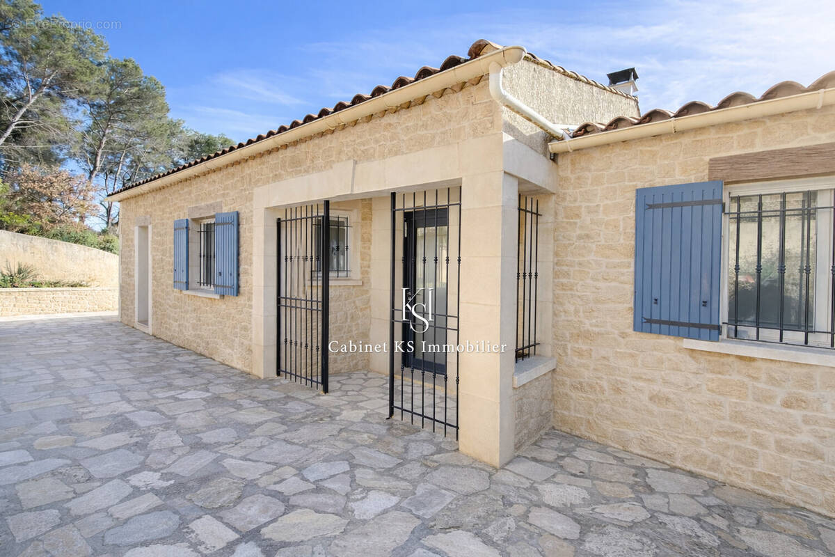 Maison 277 m² à Chateauneuf-Le-Rouge  - photo 1