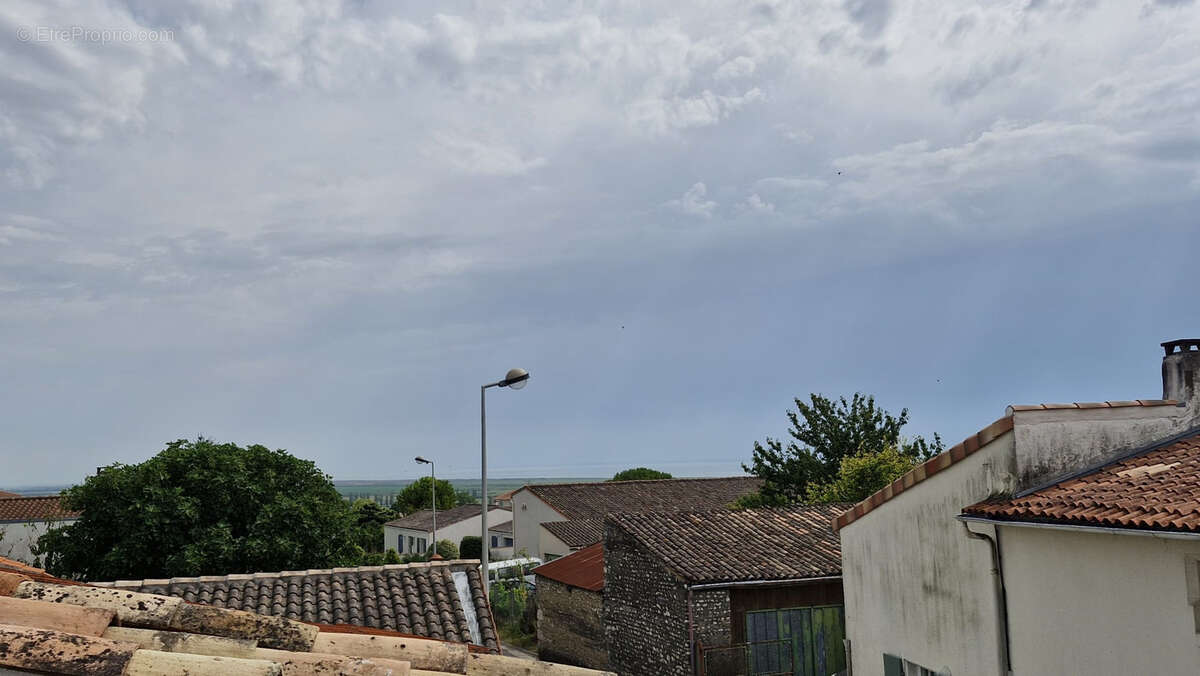 Maison à MORTAGNE-SUR-GIRONDE