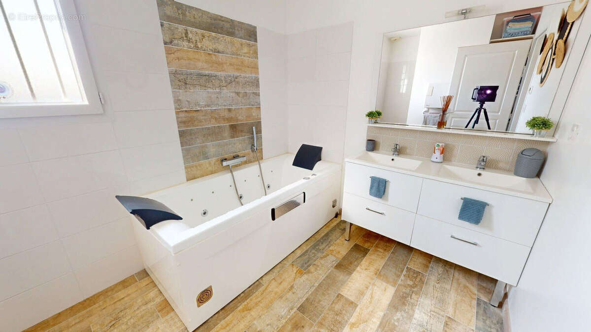 Maison à VAUX-SUR-MER