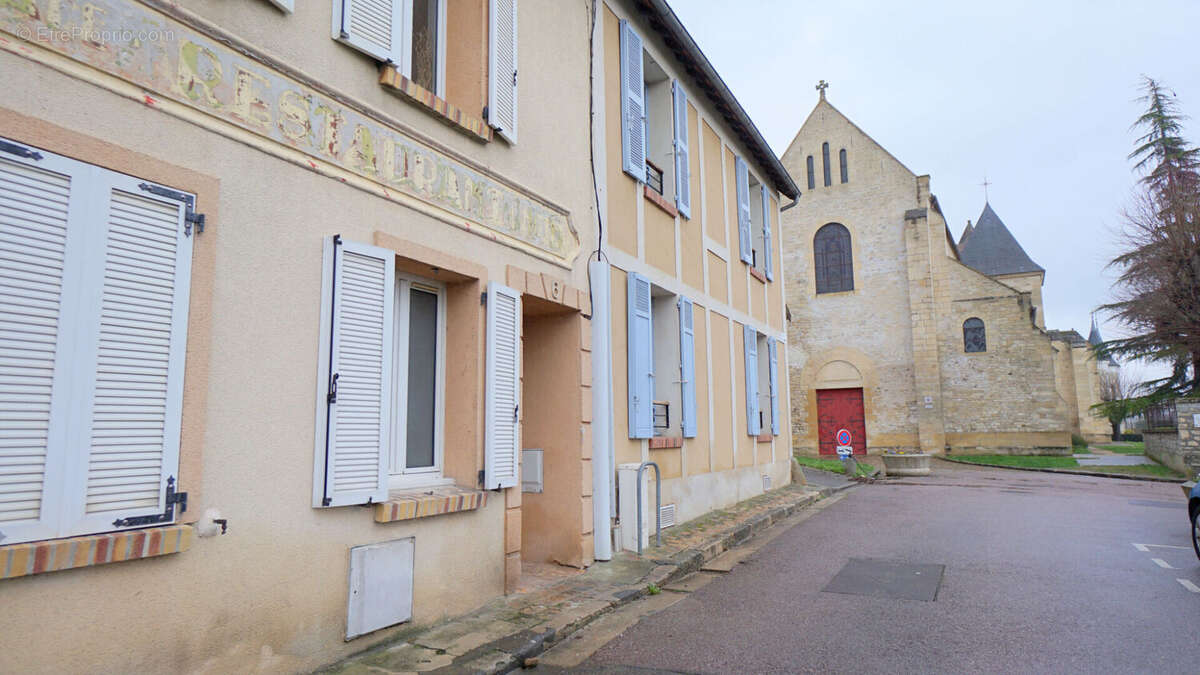Appartement à JUZIERS