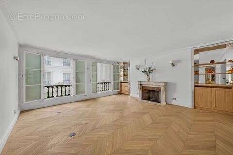 Appartement 135 m² à Paris-6e  - photo 3