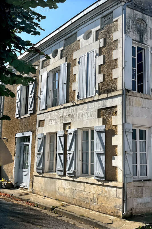Maison à SAINT-SAUVEUR-D'AUNIS
