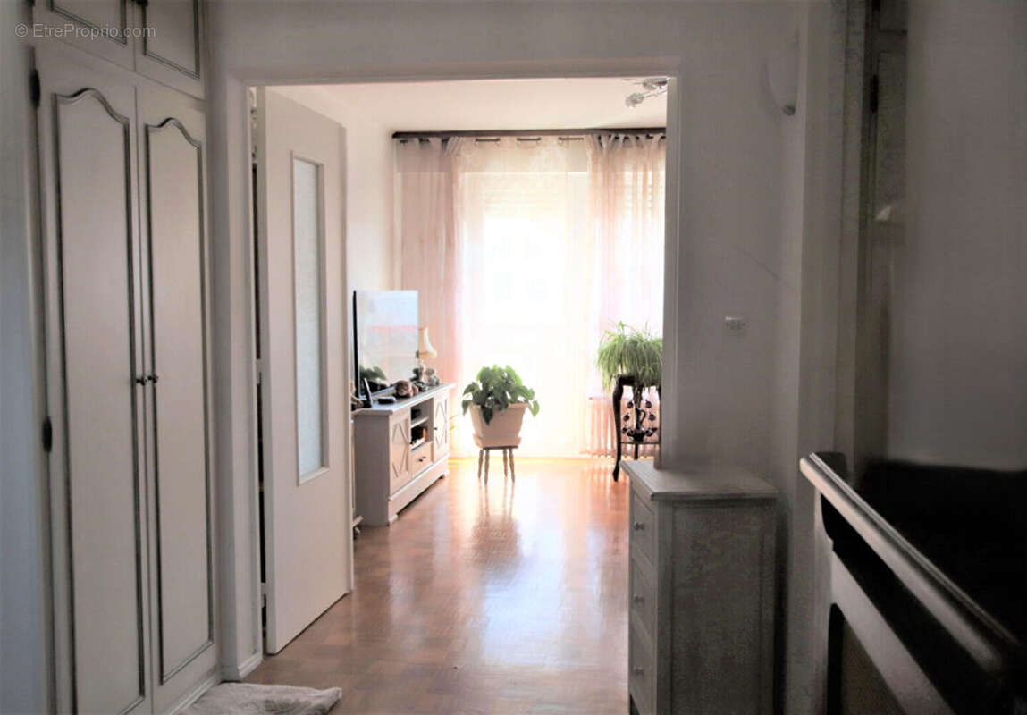 Appartement  4 pièces 77 m² avec loggia cave et garage à vendre à METZ SABLON - photo 6
