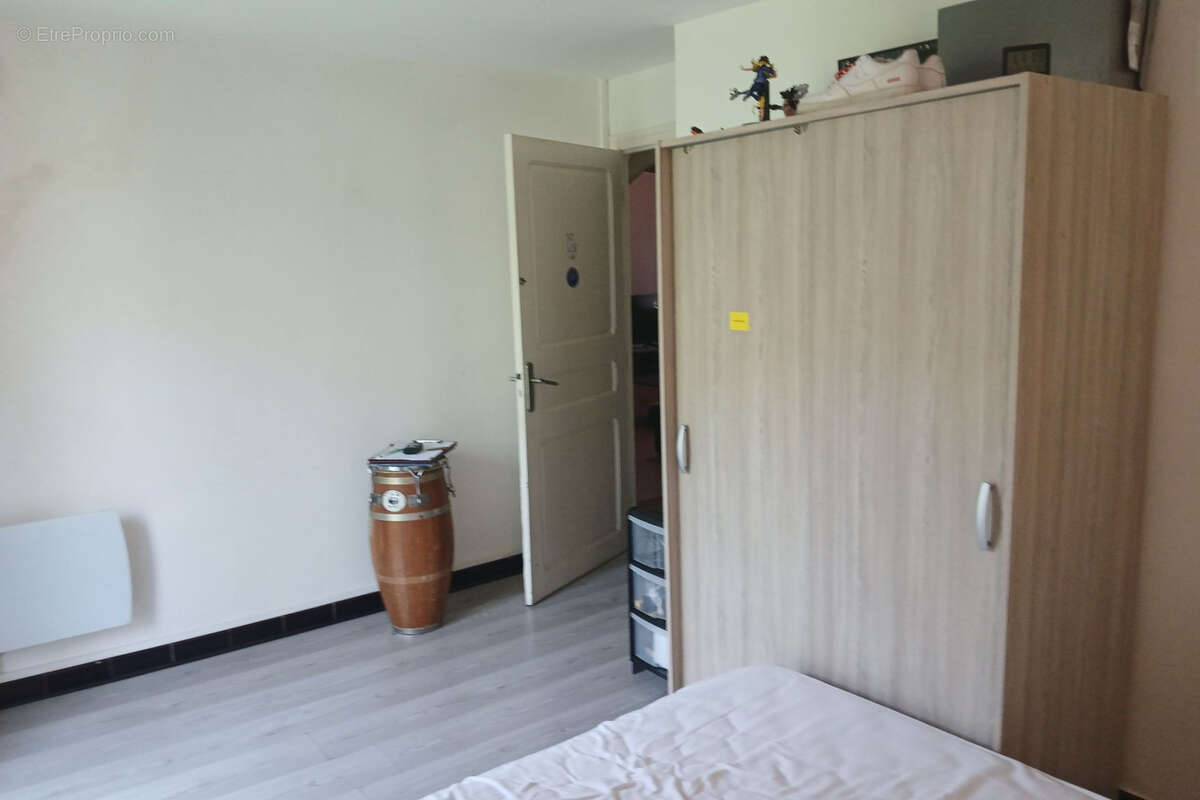 Appartement à REYNES