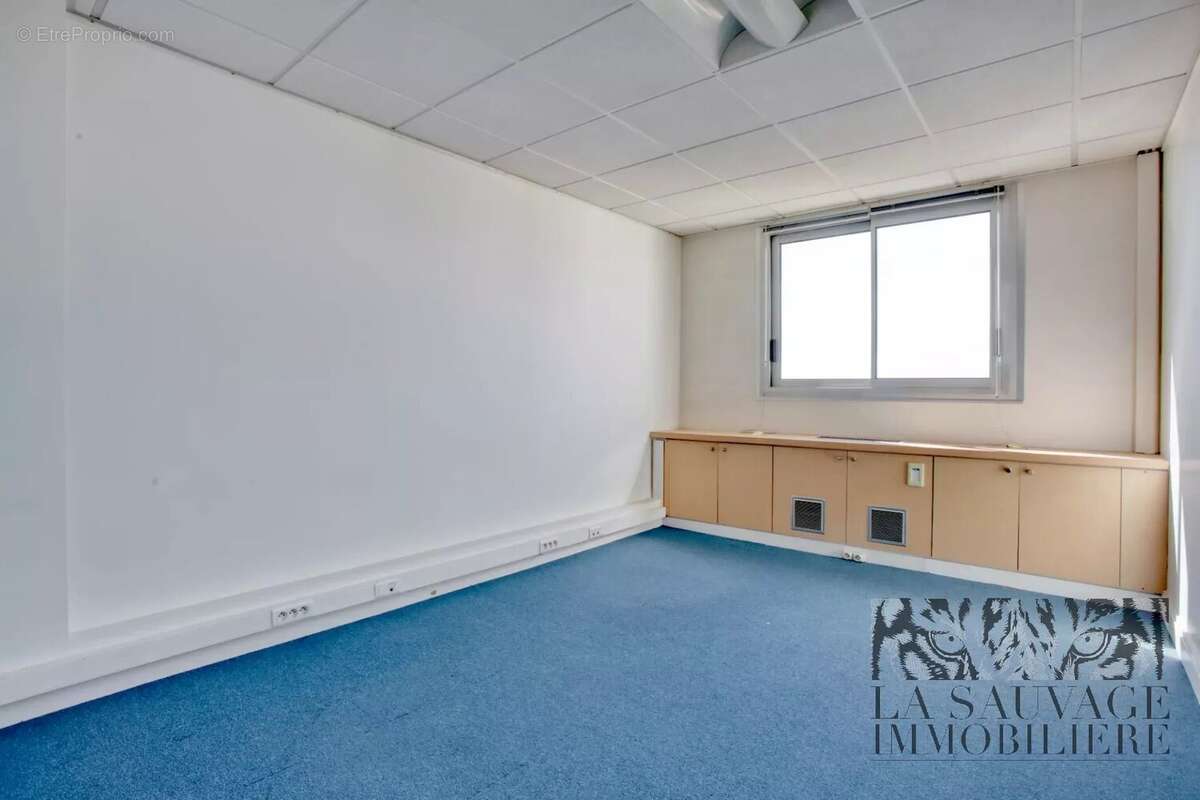 Commerce à NEUILLY-SUR-SEINE