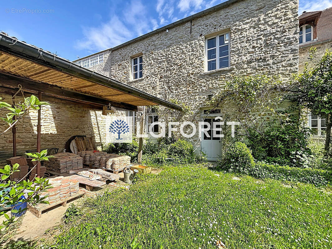 Maison à SAINT-NOM-LA-BRETECHE