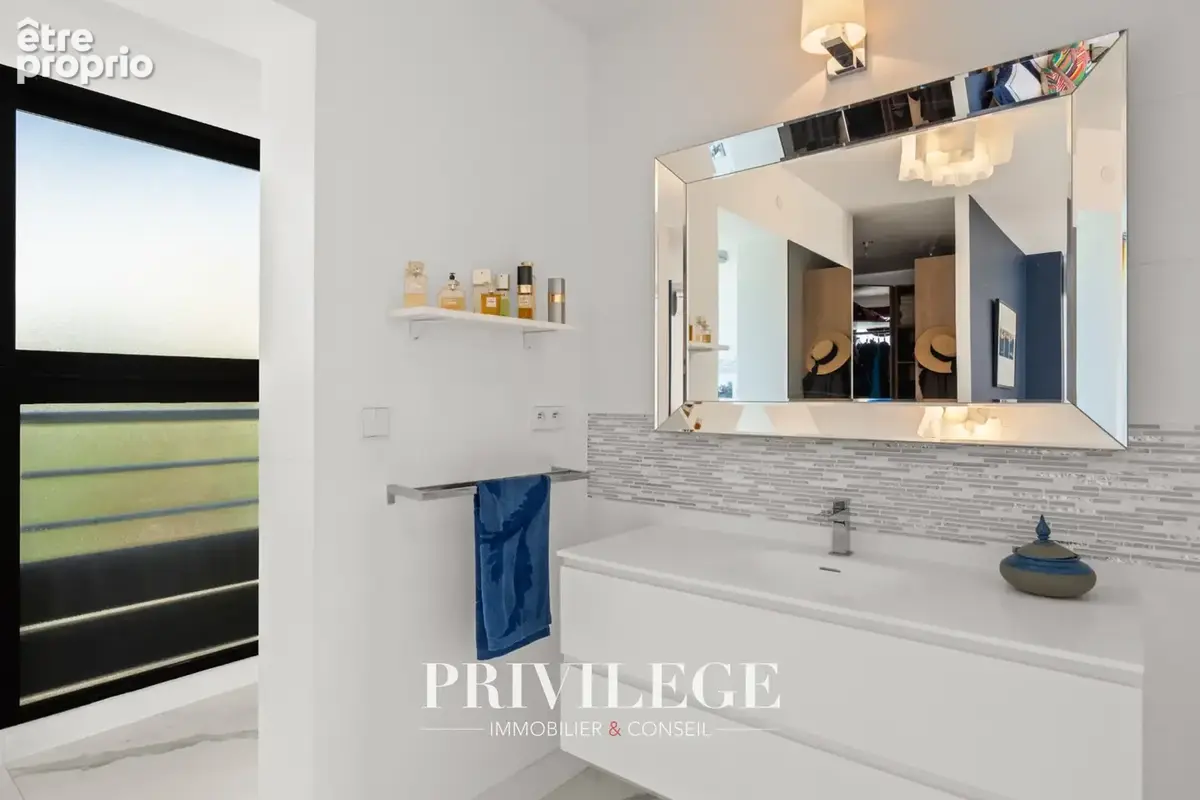 Nice   villa contemporaine avec piscine, vue dégagée et aperçu mer   domaine sécurisé - photo 29