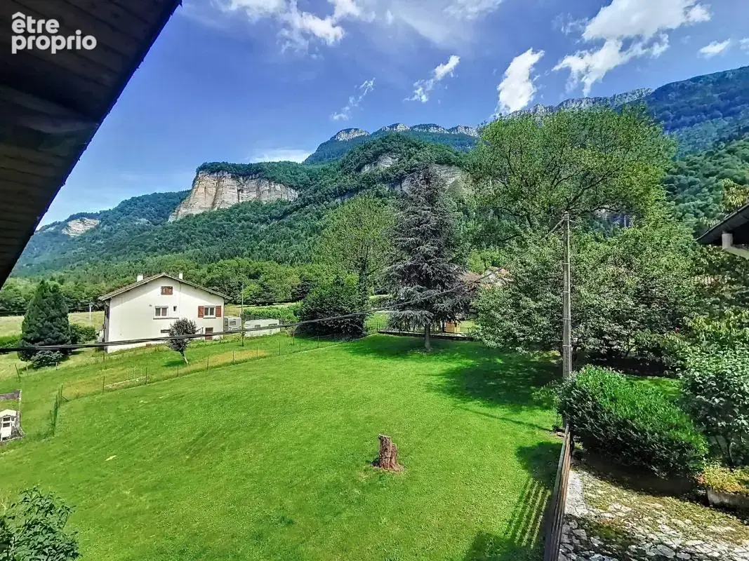 St Joseph de Rivière, spacieuse maison 5P 180 m2 avec terrain de 815 m2 face à la Sure - photo 9