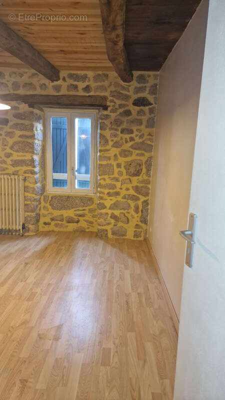 Maison à ENTRAYGUES-SUR-TRUYERE