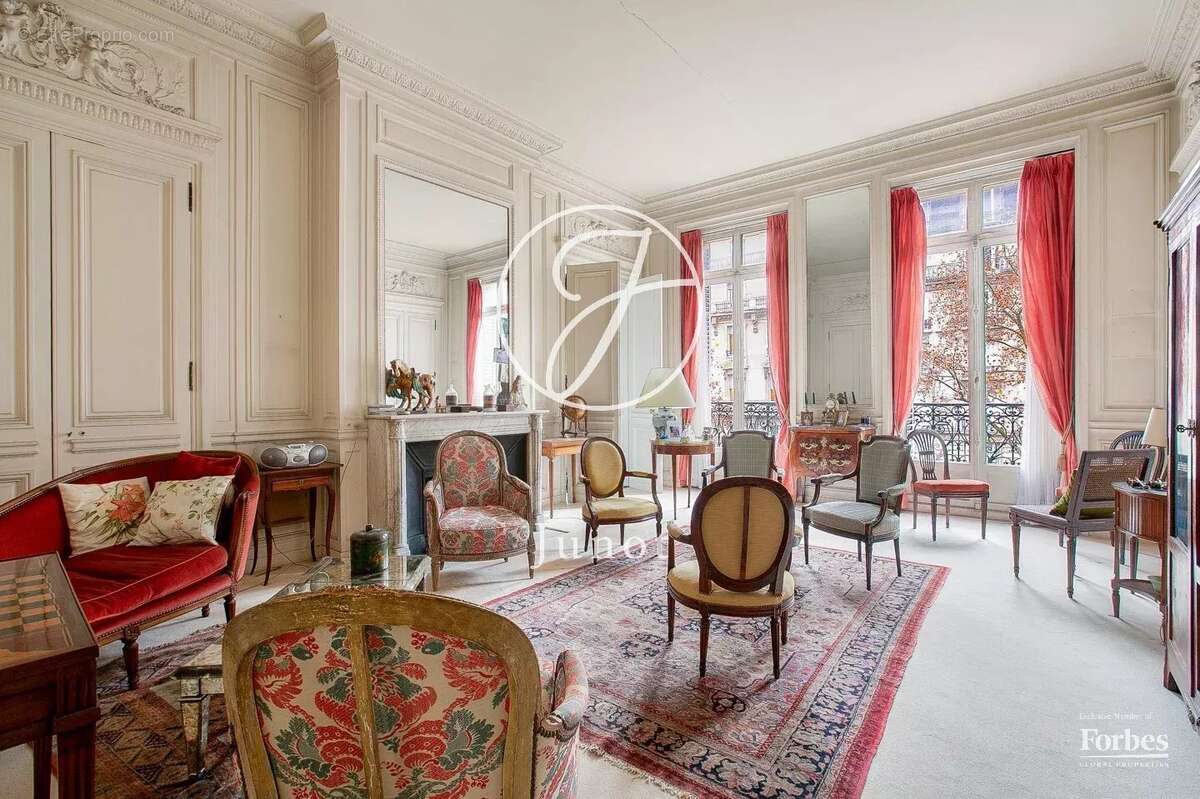 Appartement à PARIS-16E