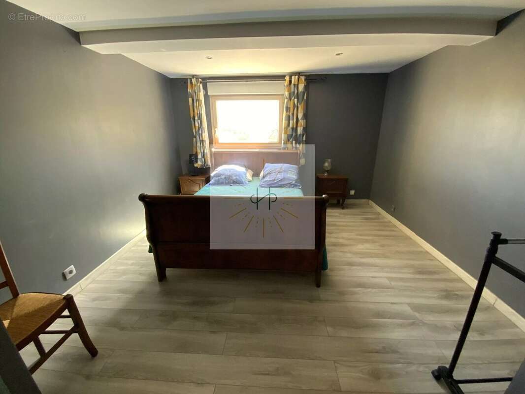 Maison à ROCHEMAURE