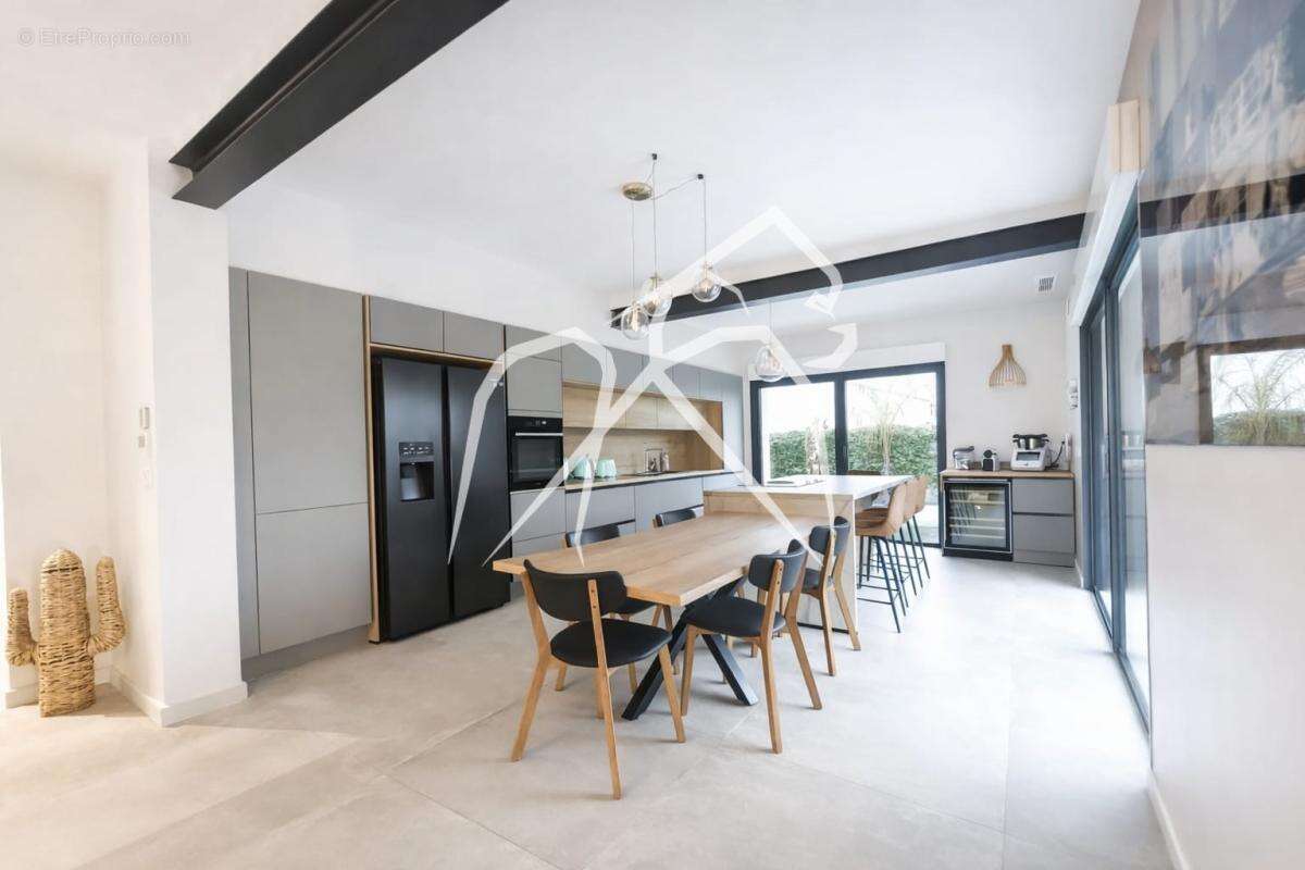 Villa contemporaine de plain-pied  5 Pièces  3 chambres  Lattes (34970) - photo 4