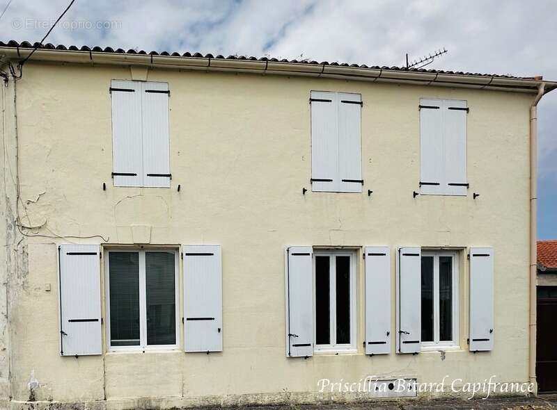 Maison de village de 141 m² avec dépendance et jardin. Beau potentiel - photo 16
