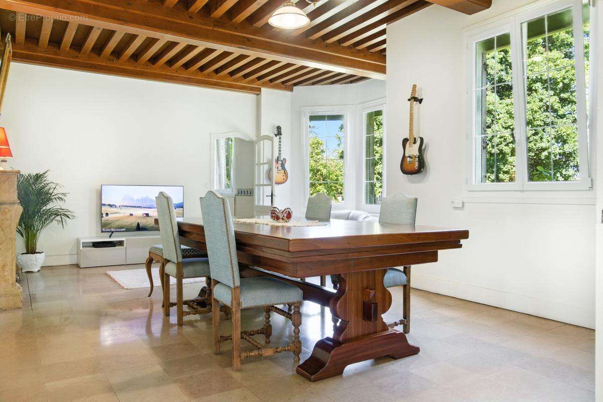 Maison de maître, 6 chambres, parc arboré de 4 566 m², dépendances - photo 3