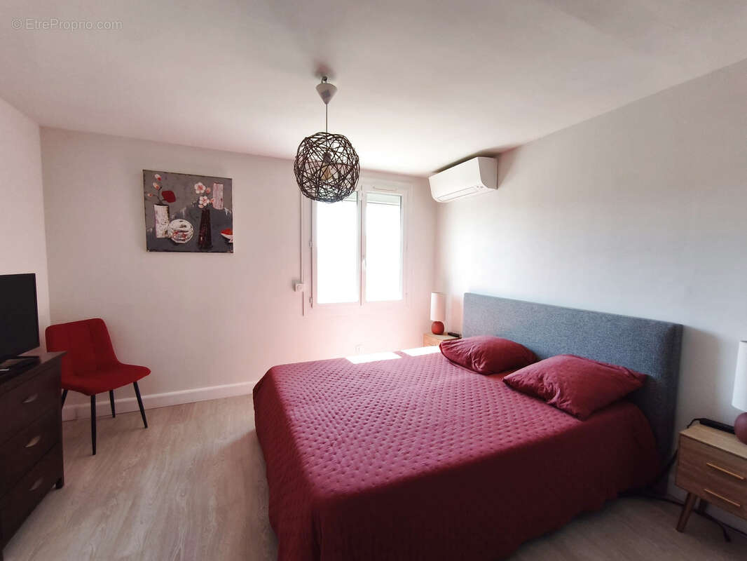 Maison à SAINT-LAURENT-DE-LA-SALANQUE