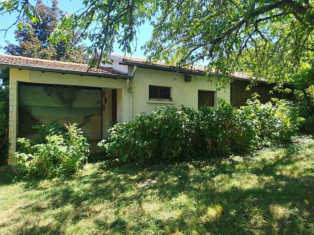 Maison à CREUZIER-LE-VIEUX