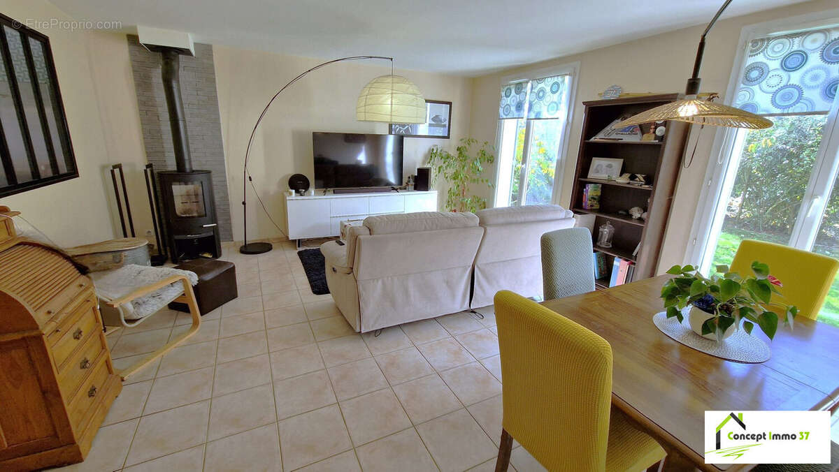 Maison à LA VILLE-AUX-DAMES