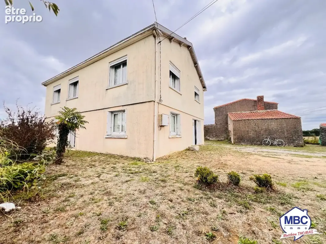 Deux maisons d'habitation avec grange - photo 2