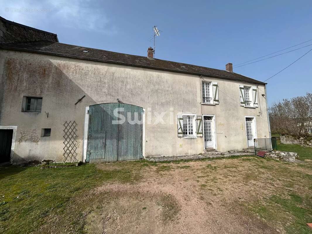 Maison à QUARRE-LES-TOMBES