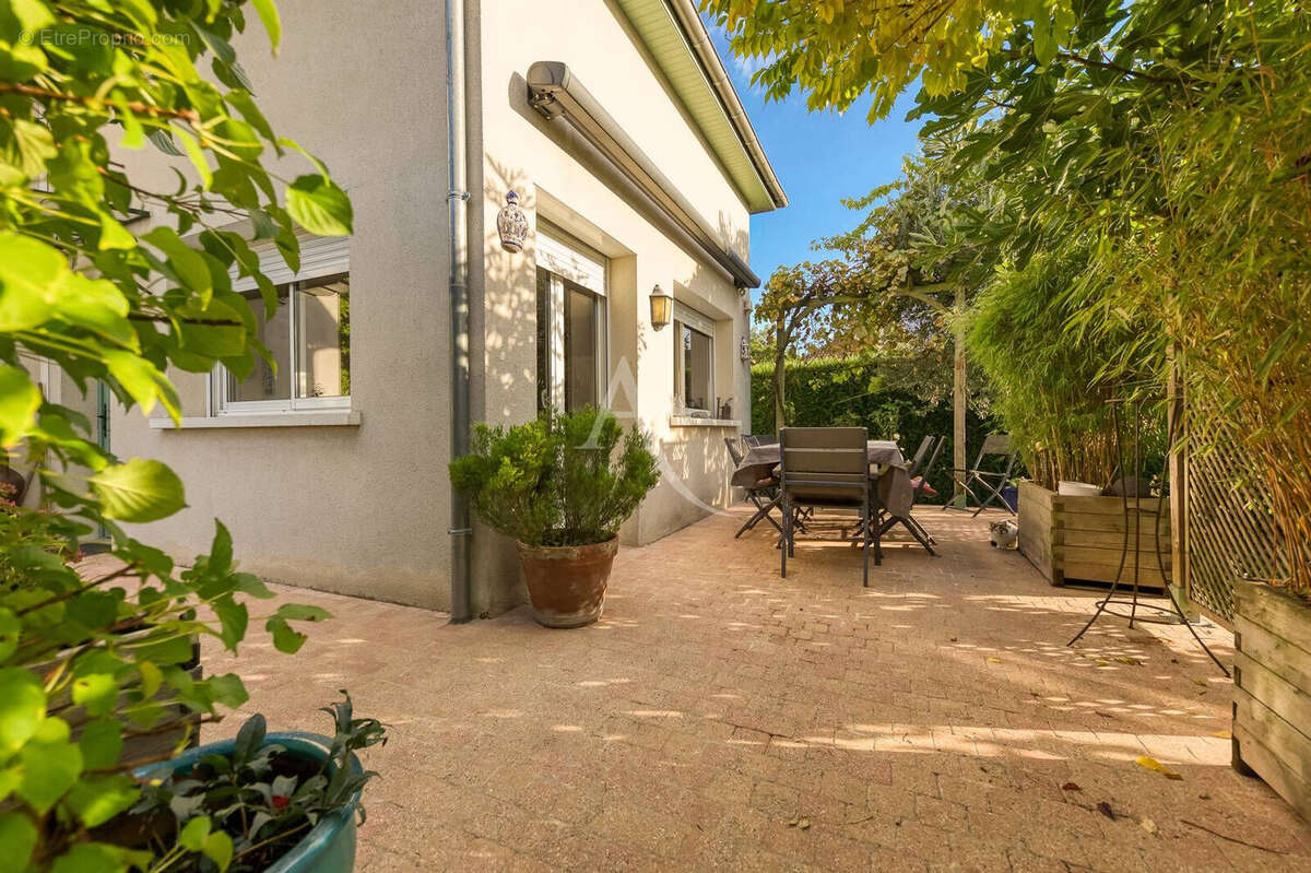 Maison à OZOIR-LA-FERRIERE