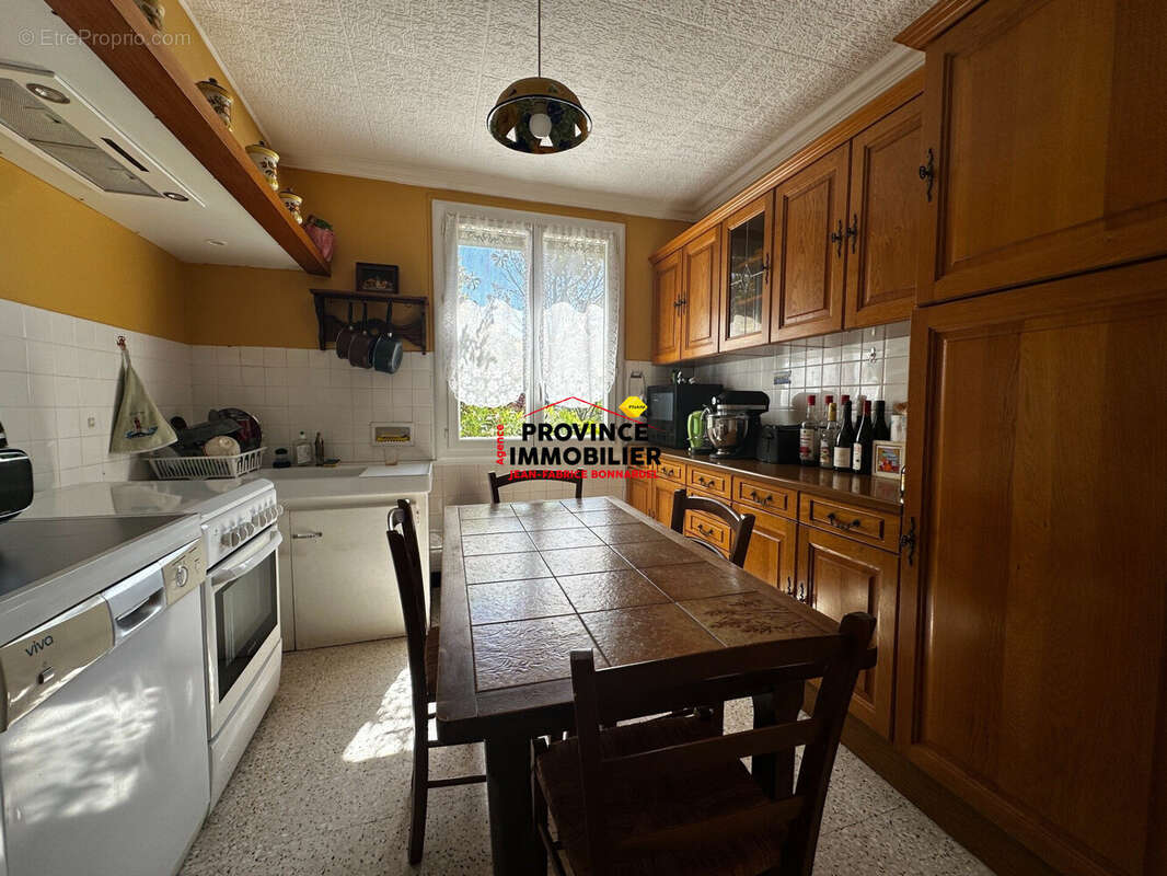 Maison 144 m² à Salles-Sous-Bois  - photo 8