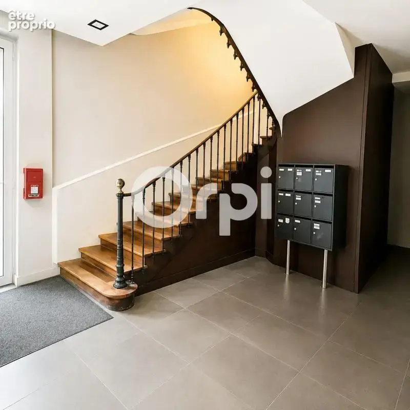 Studio meublé de charme à vendre – Quartier de la Coursive, hyper-centre de La Rochelle – Immeuble historique réhabilité - photo 7