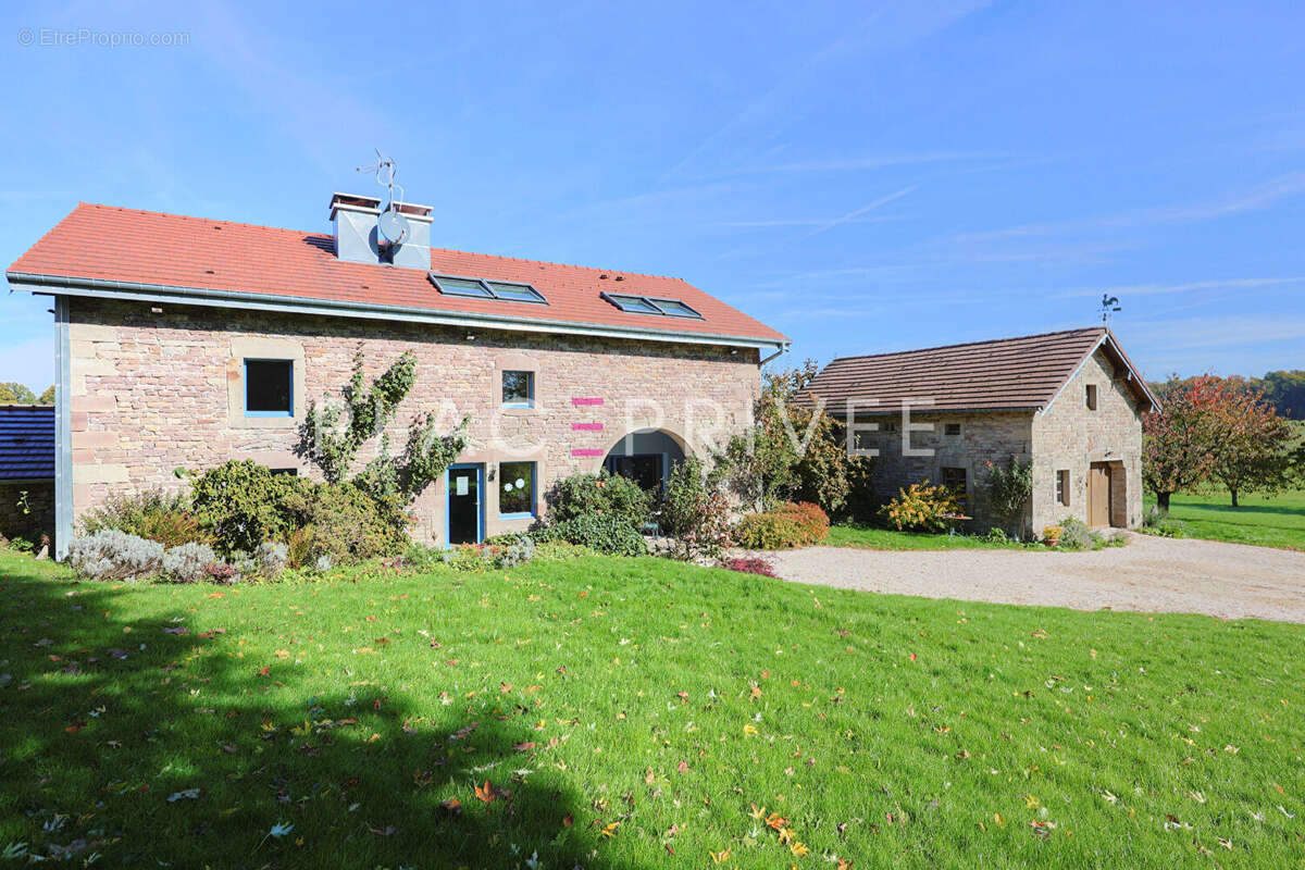 Maison à LA CHAPELLE-AUX-BOIS