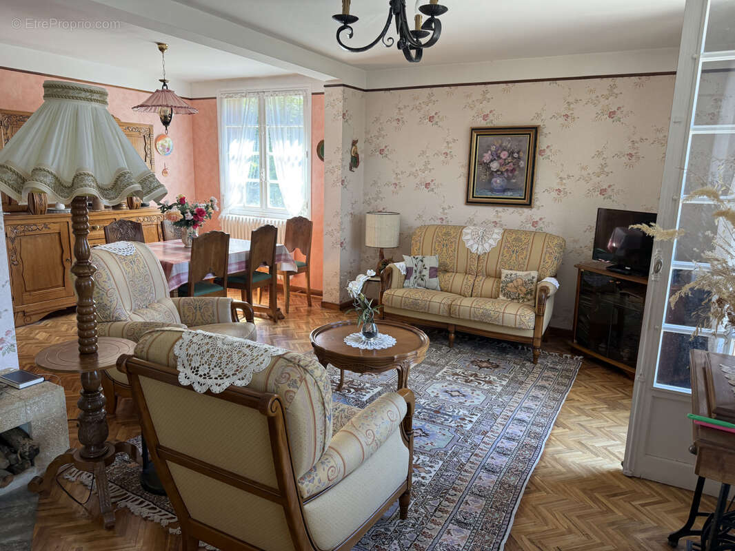Maison familiale avec grand terrain constructible à Jausiers - photo 5
