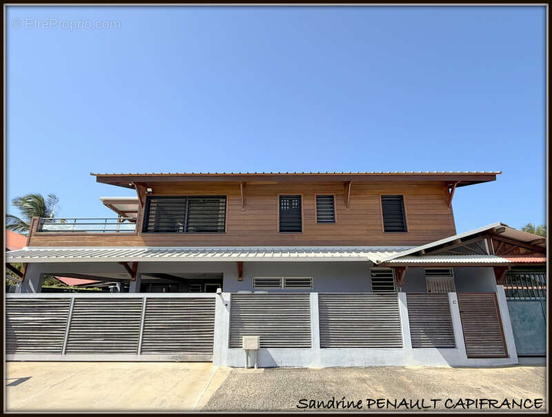 A vendre a kourou (97310) une magnifique villa t7 de 246 m² - avec 2 appartements t2 - terrain de 345 m² - au prix de 599 000 € - photo 8