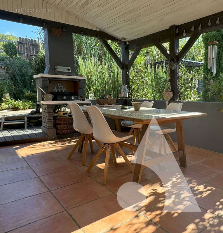 Maison à LA ROQUE-GAGEAC