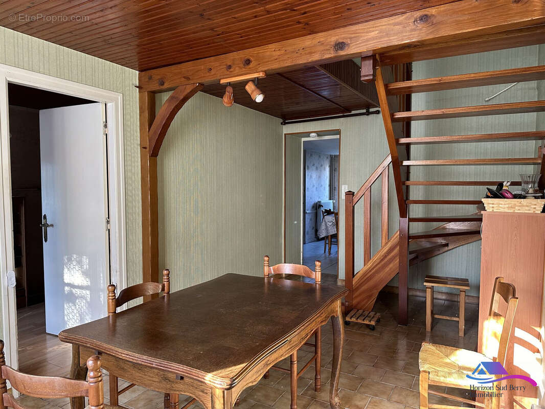 Séjour  - Maison à CHATEAUMEILLANT