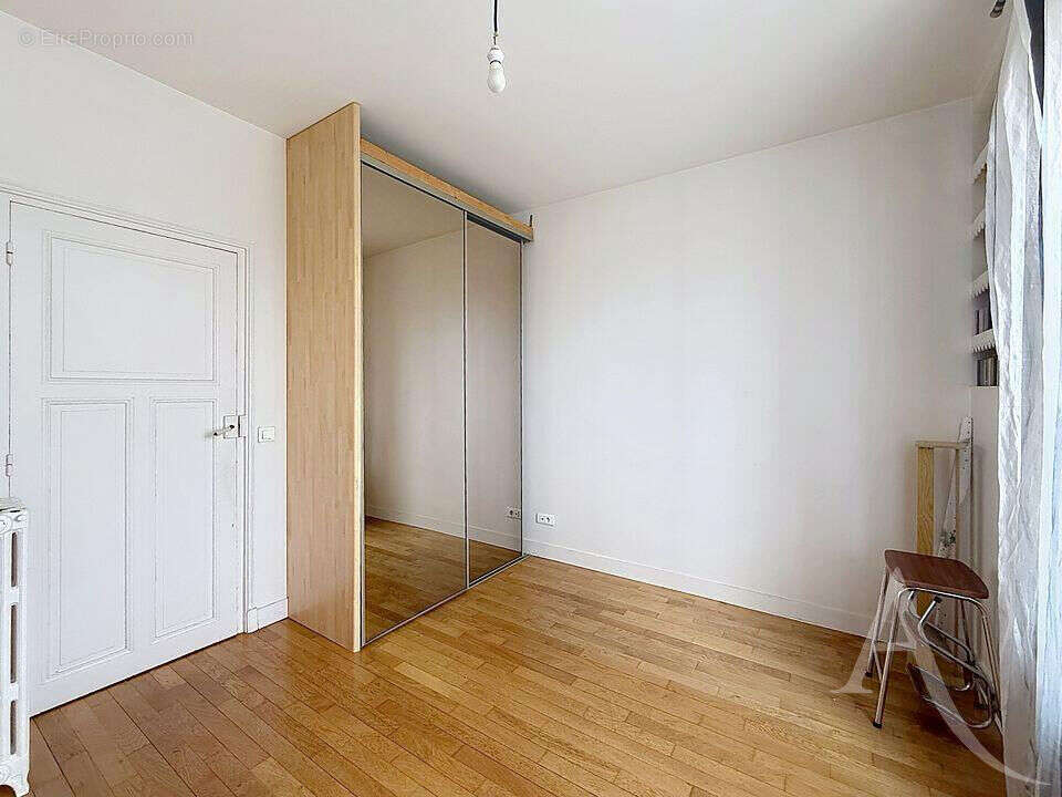 Maison de caractère à Mantes la Ville, 5 chambres, un garage, sous sol total et une dépendance - photo 10