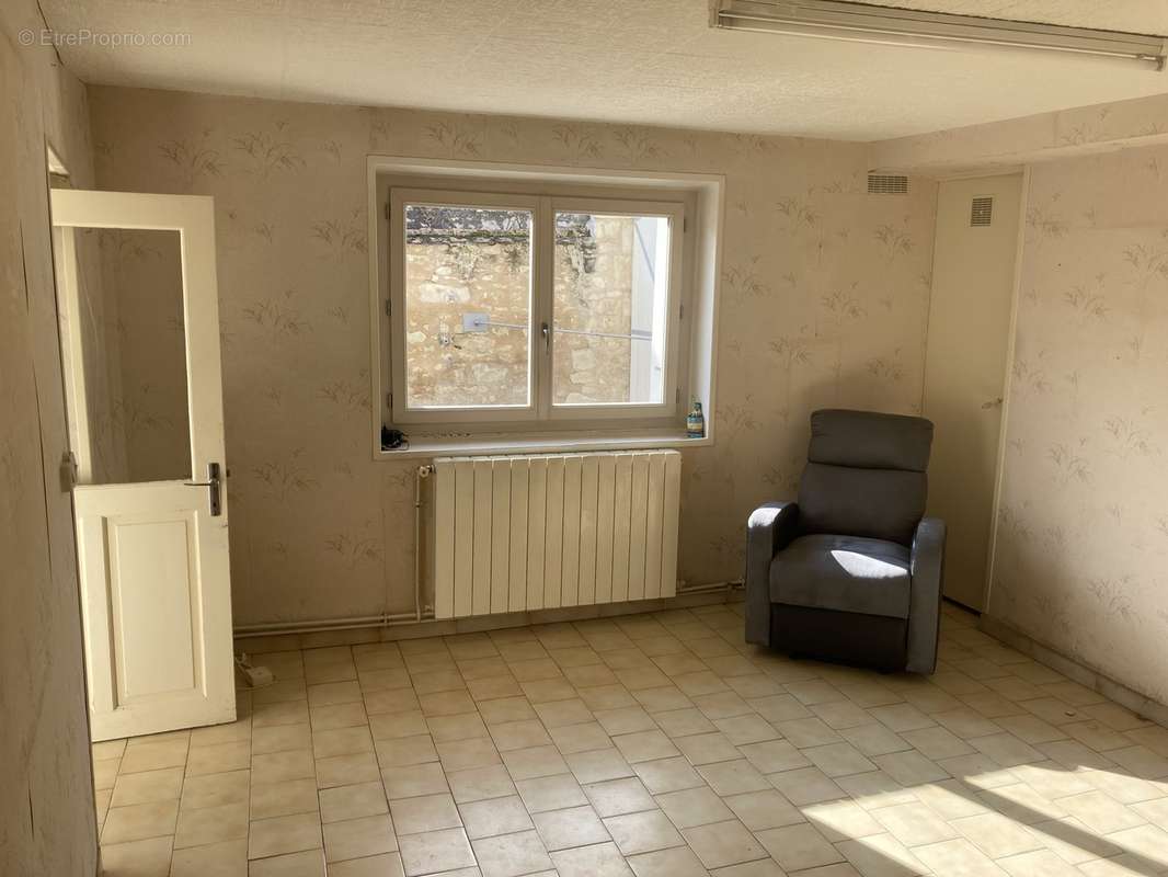 Maison à FAYE-LA-VINEUSE