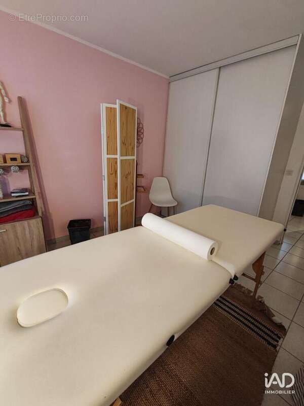 Photo 8 - Commerce à SARTROUVILLE