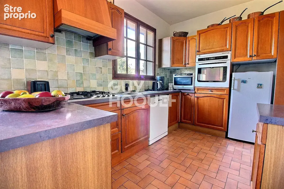Croissy-sur-Seine, Maison de famille au calme, jardin plein sud sans vis-à-vis (800 m²) - photo 6