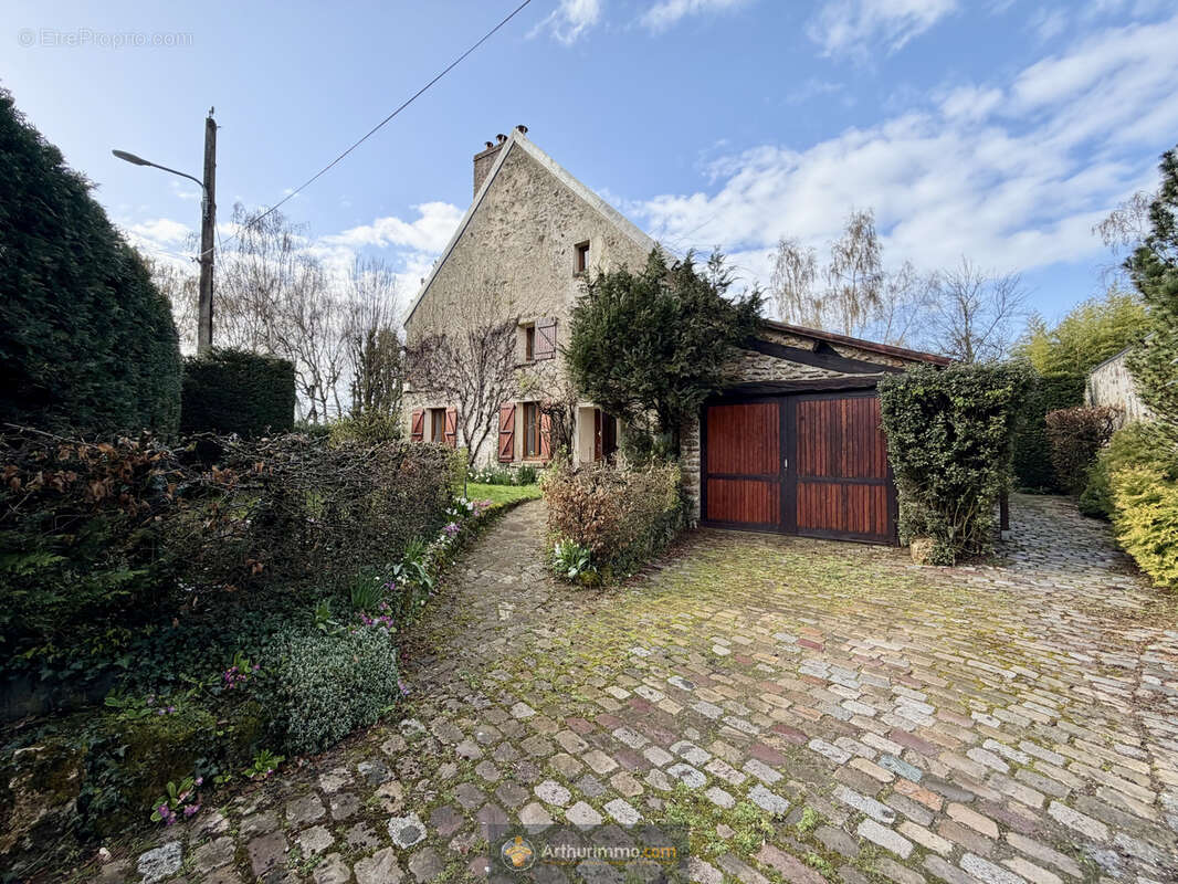 Maison à CRECY-LA-CHAPELLE