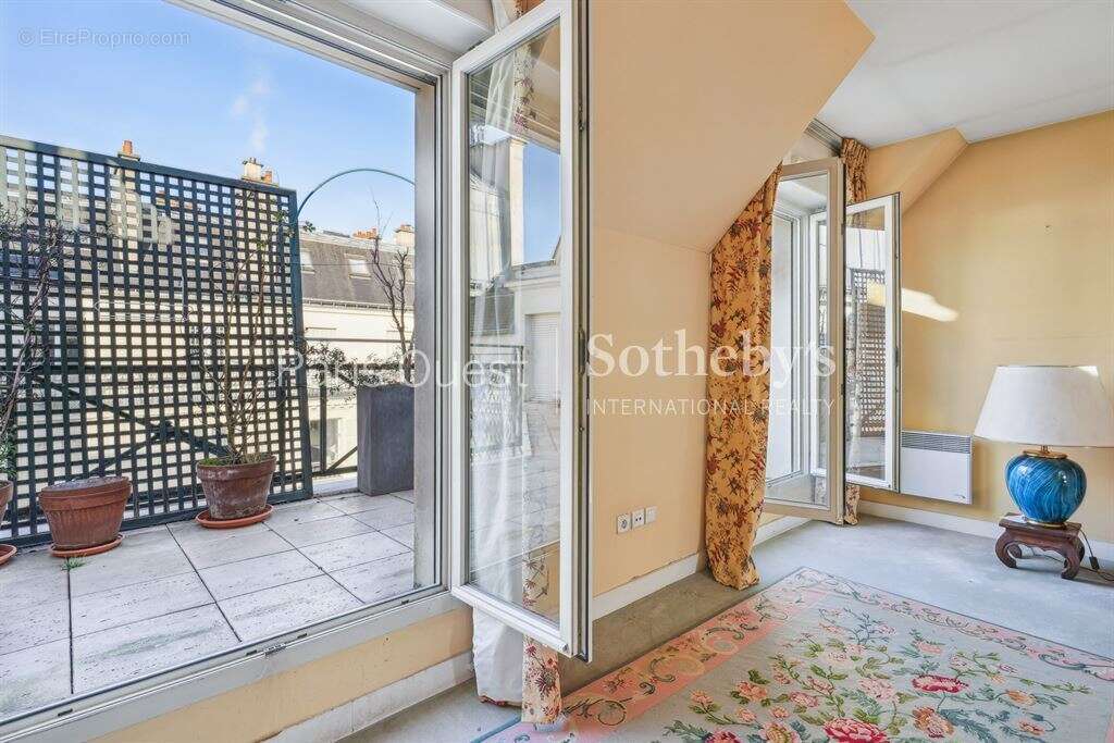 Appartement à PARIS-17E