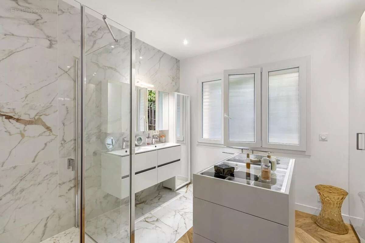 Port de Nice, vente appartement villa Belle Epoque, grand jardin, vue mer - photo 12