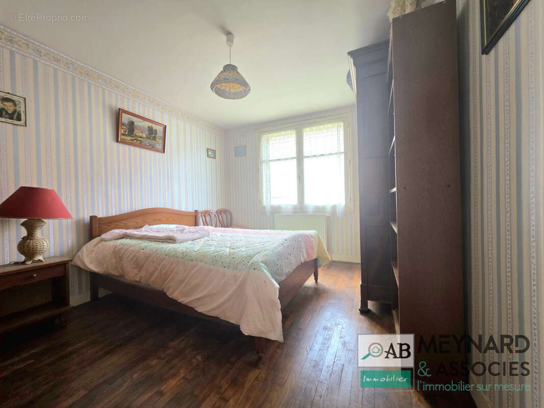 À vendre à Mouroux   Maison indépendante à rénover avec garage, et  grenier aménageable. - photo 6