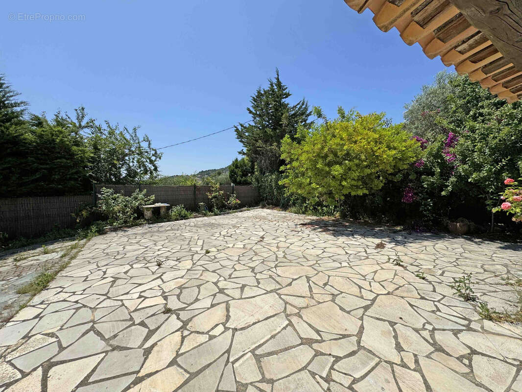 Maison à TOURRETTES-SUR-LOUP