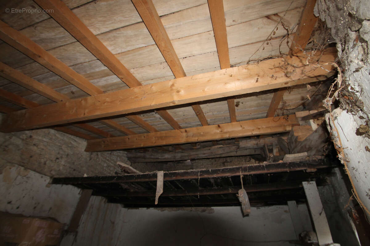 Maison à MARCILLAC-LANVILLE